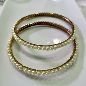 Lot of 2 Faux Pearl Goldtone Bangle Bracelets Size 8
